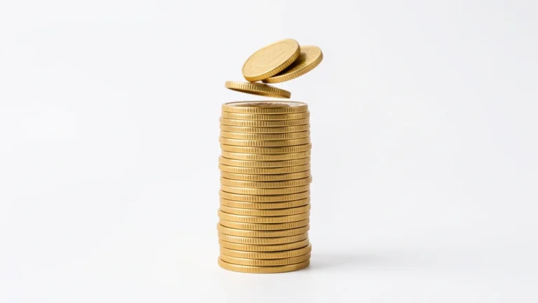 A retirement savings pie chart with one small four percent slice lifted aside to show the first-year withdrawal, no text in image