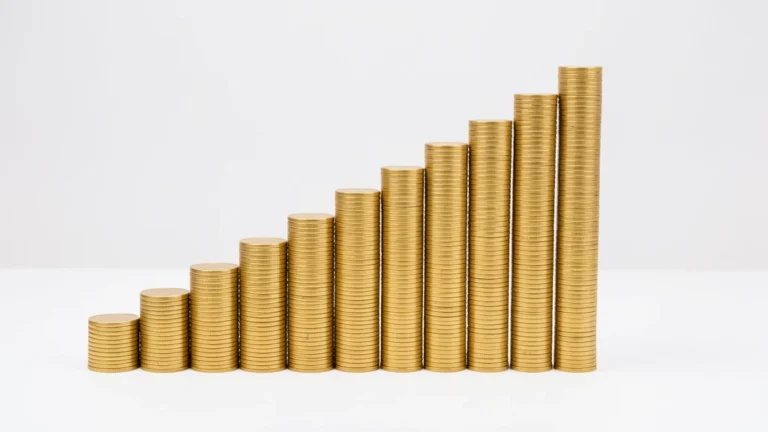 A straight flat row of coins beside an upward curving stack of growing coins, representing simple interest versus compound interest, no text in image